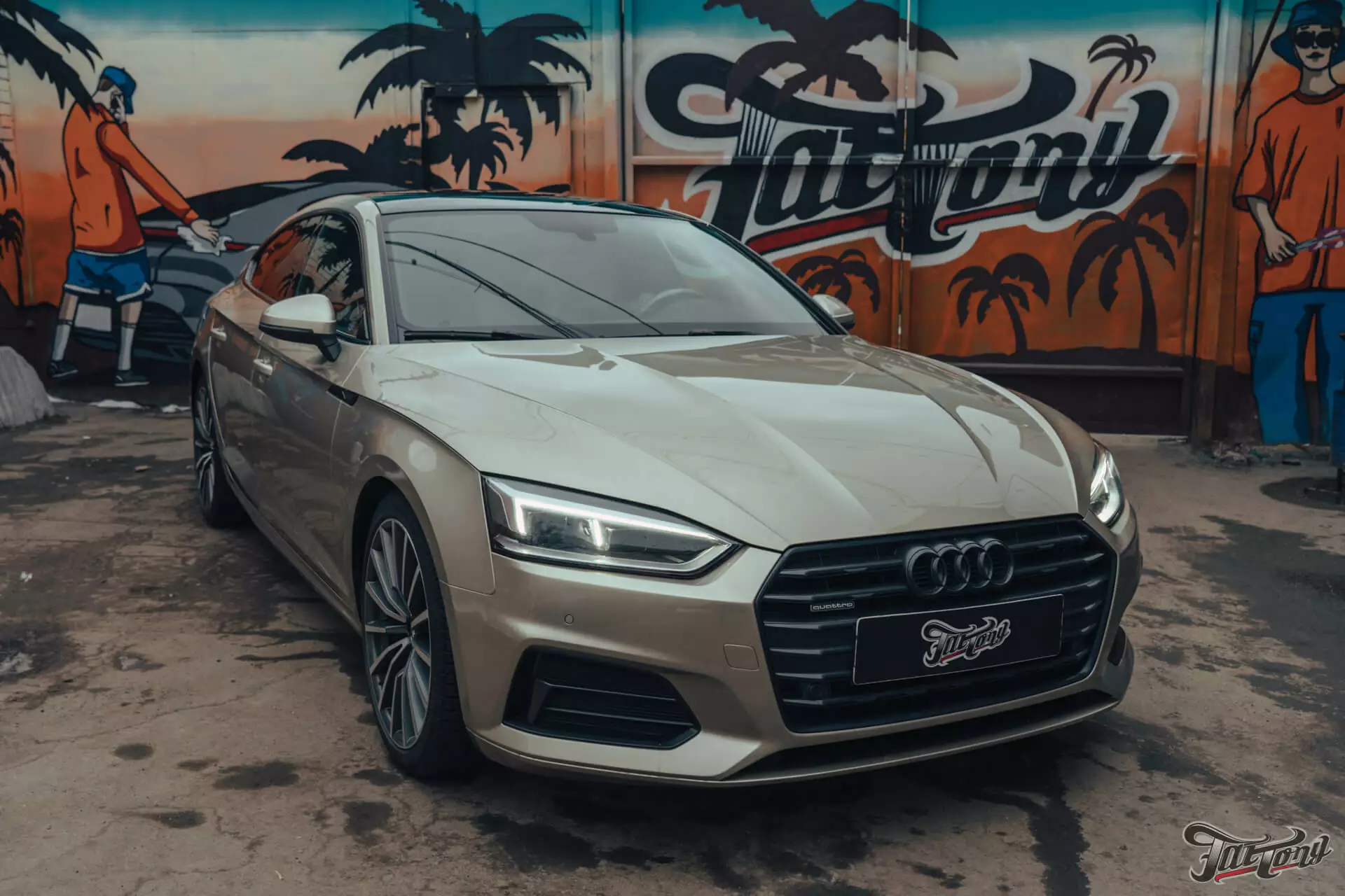 Audi A5. Кузовной ремонт, полная расклейка винила